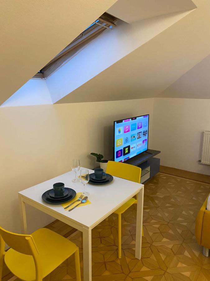 Small But Charming-Yellow Appartement Baden Exterior photo