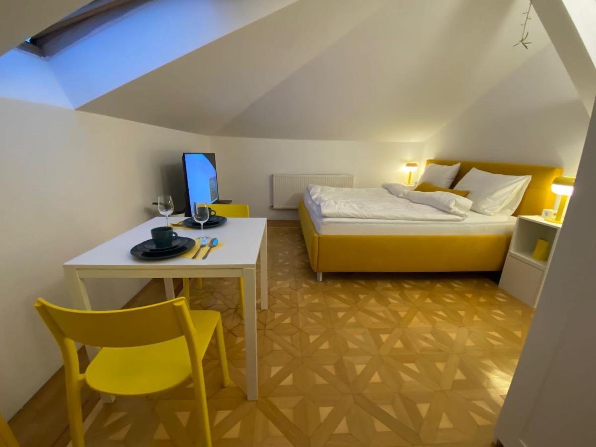 Small But Charming-Yellow Appartement Baden Exterior photo